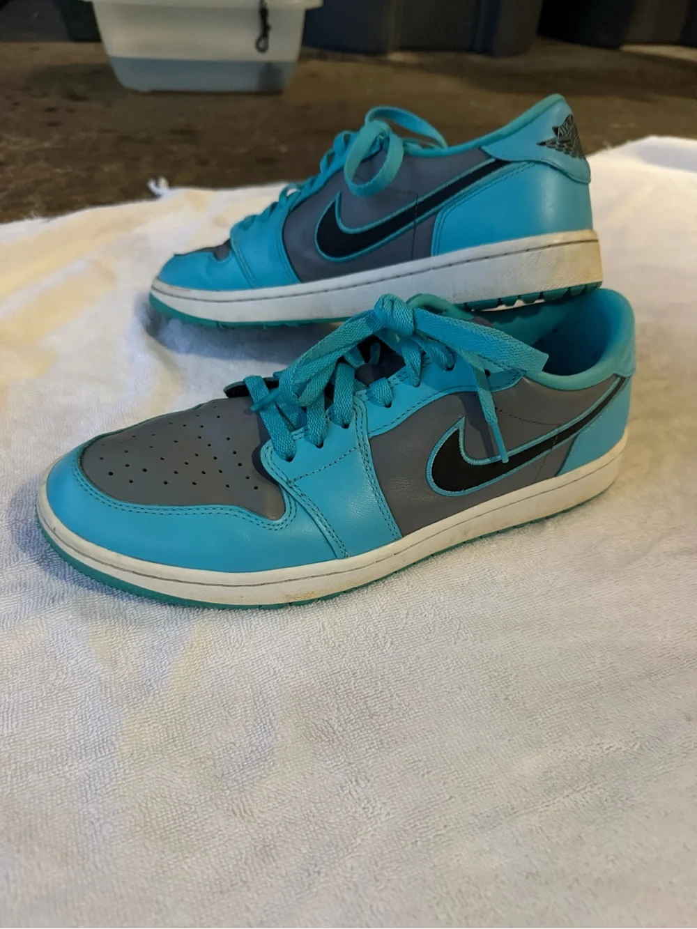 Jordan Low-Top Sneakers in Teal and Gray
